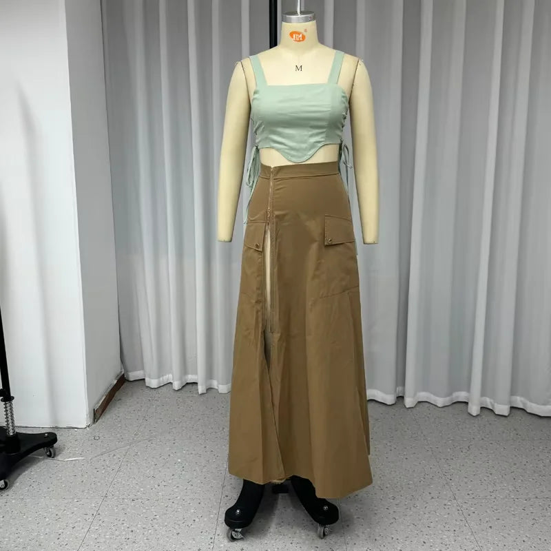 Conjunto Minimalista – Top sem Mangas com Saia Irregular e Toque Sedutor