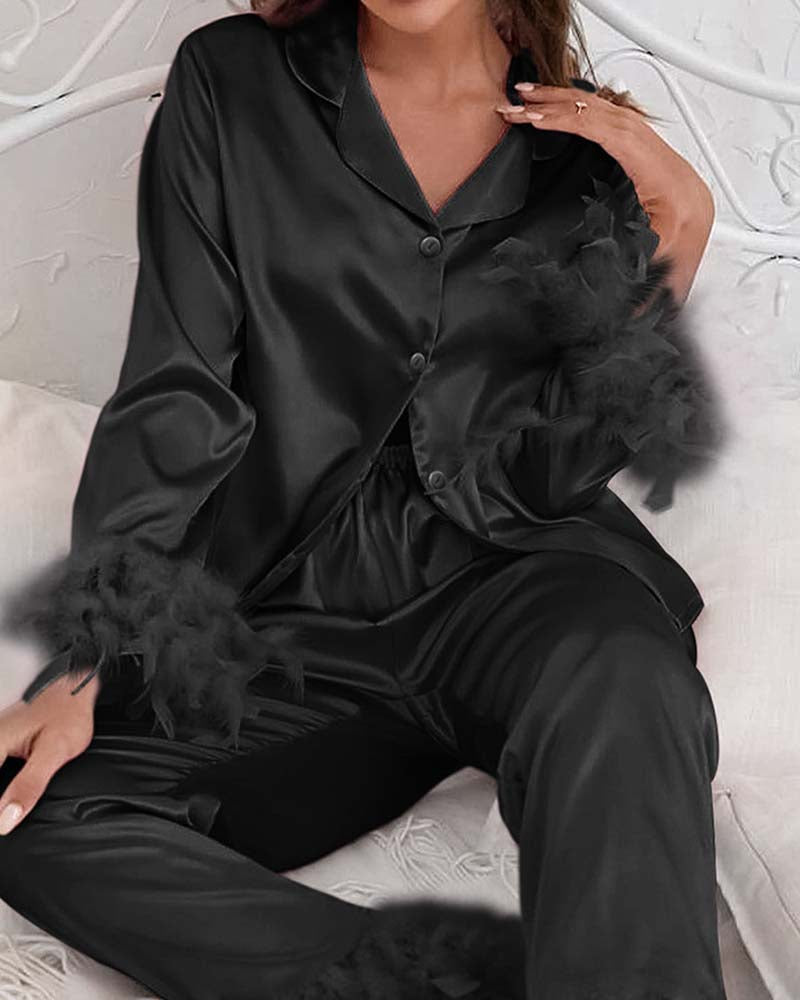 Doce Conforto - Look com Plumas em Seda Fria