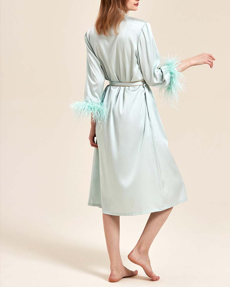 Encanto das Plumas - Bata de Seda Fria com Detalhes Luxuosos