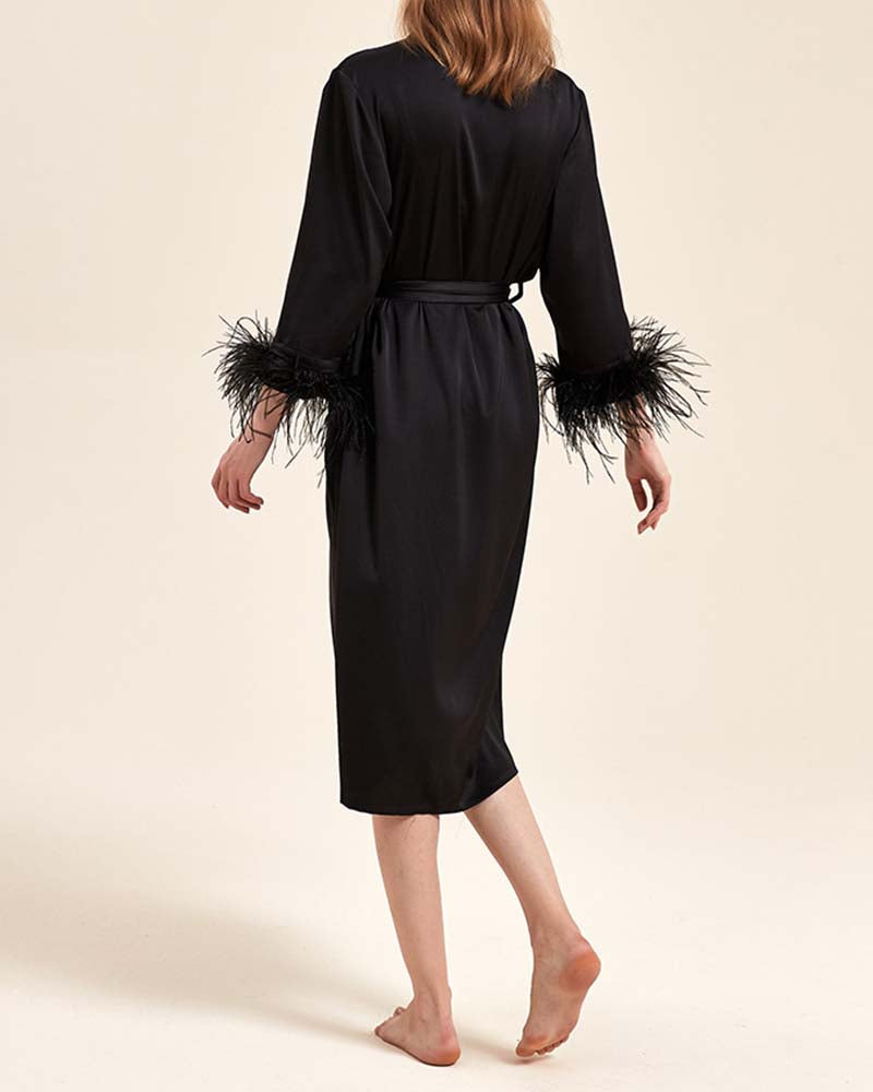 Encanto das Plumas - Bata de Seda Fria com Detalhes Luxuosos