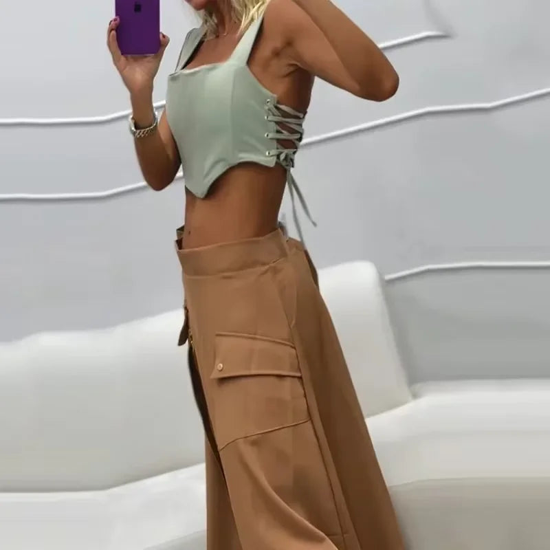 Conjunto Minimalista – Top sem Mangas com Saia Irregular e Toque Sedutor