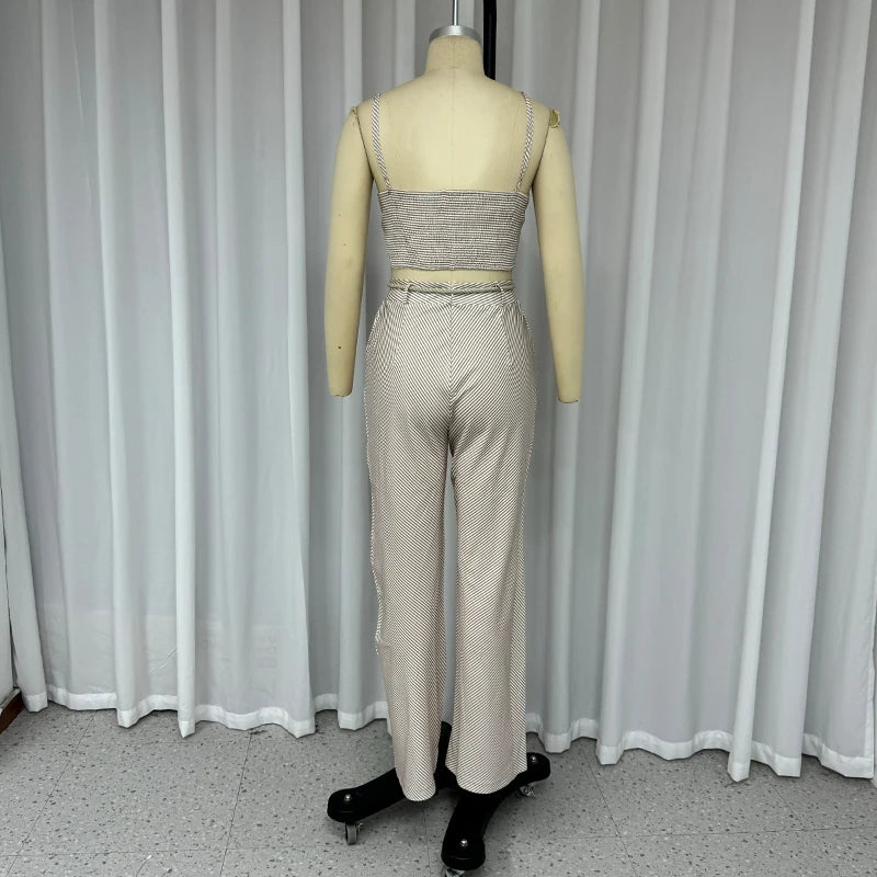 Macacão Curto de Verão – Design com Alças, Toque Sexy e Relaxado