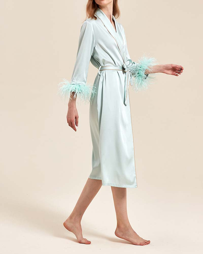Encanto das Plumas - Bata de Seda Fria com Detalhes Luxuosos